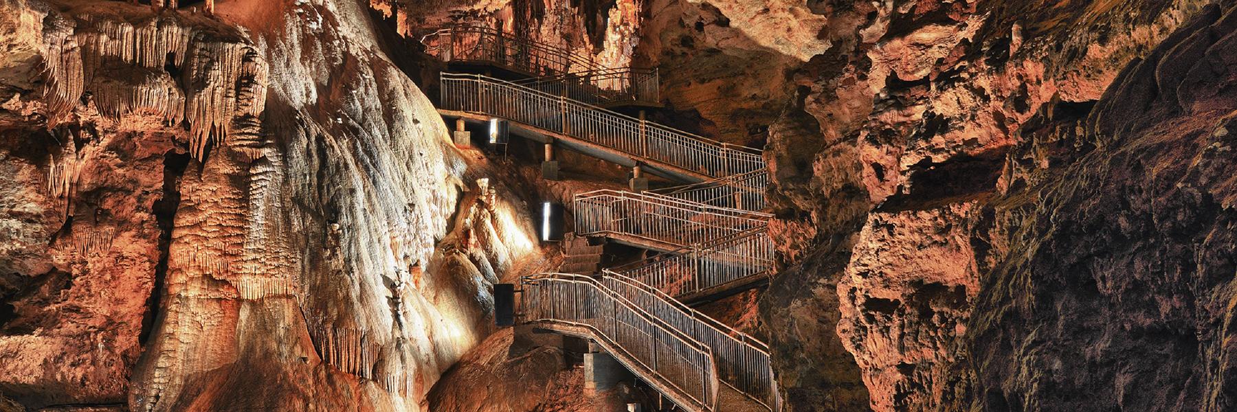 梅拉梅克洞穴提供了一些世界上最稀有和最大的洞穴结构.
