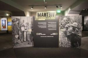 士兵纪念军事博物馆举办了一场关于越南战争的新展览.
